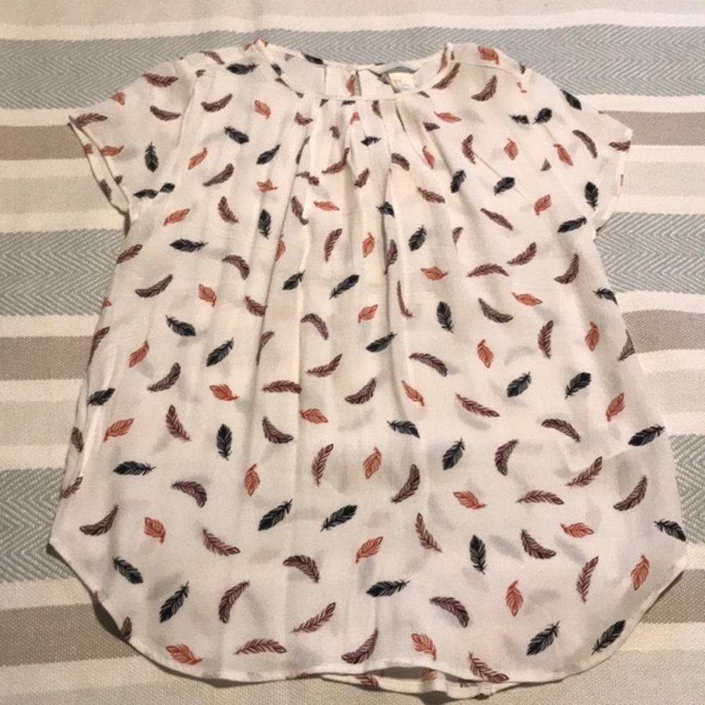 COPY - Beautiful white blouse with print feathers